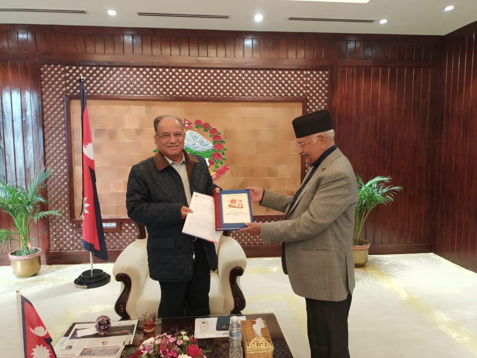 जनताका माग र समस्या सम्बोधन गर्न भन्दै एमालेले प्रधानमन्त्रीलाई दियो ज्ञापनपत्र