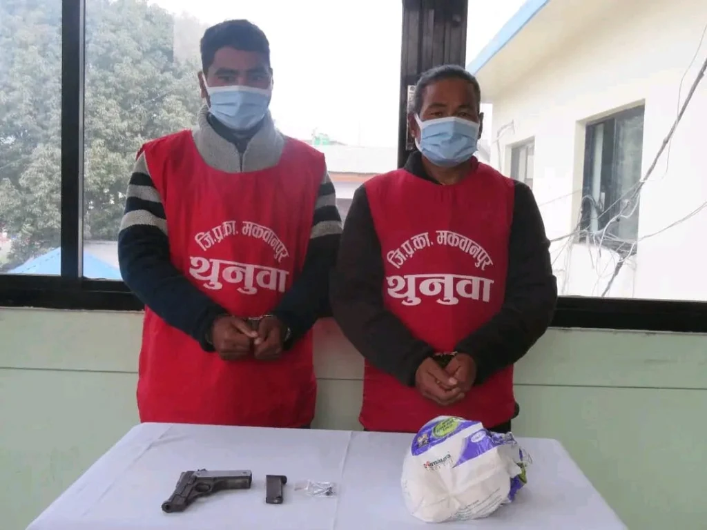 माओवादीका दुई कार्यकर्ता पेस्तोलसहित पक्राउ, ‘फर्जी हतियार’ भिराइएको पार्टीको दाबी