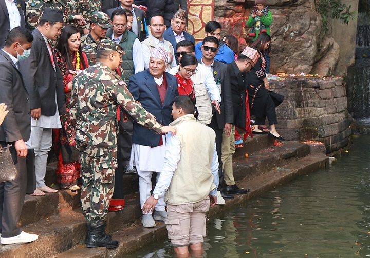 राष्ट्रपति पौडेलद्वारा शालीनदीमा पूजा अर्चना