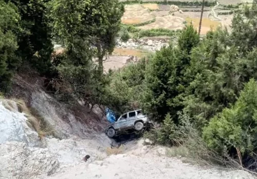 विद्यार्थी बोकेर रारा गएको जीप मुगुमा दुर्घटना, १२ जना घाइते