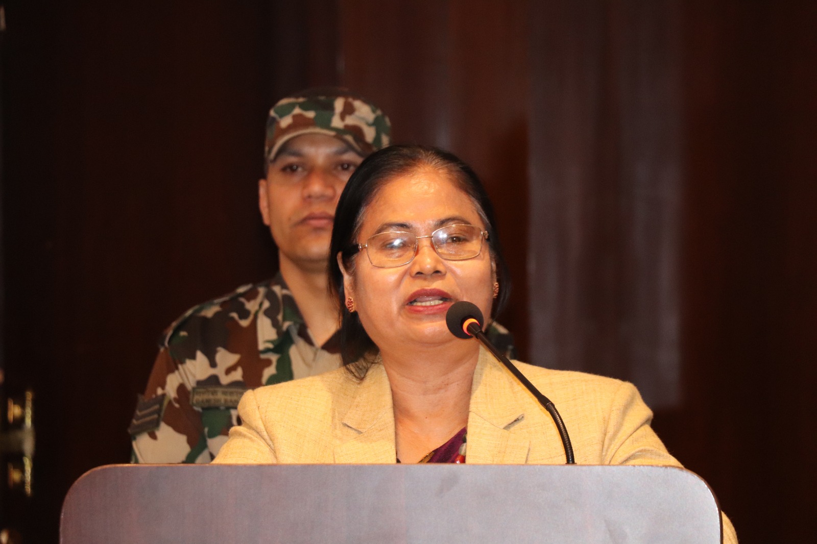 ‘प्रलोभनमा पारेर हिंसा हुने गरेको छ, हिंसा शून्य पार्ने गरी काम गर्नुस्’ : मन्त्री चौधरी