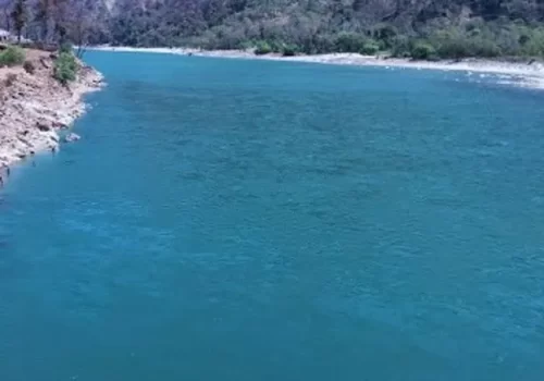 महाकाली नदी टापुमा १२ घण्टादेखि २७ मजदुर फसे, उद्धारको पहल जारी