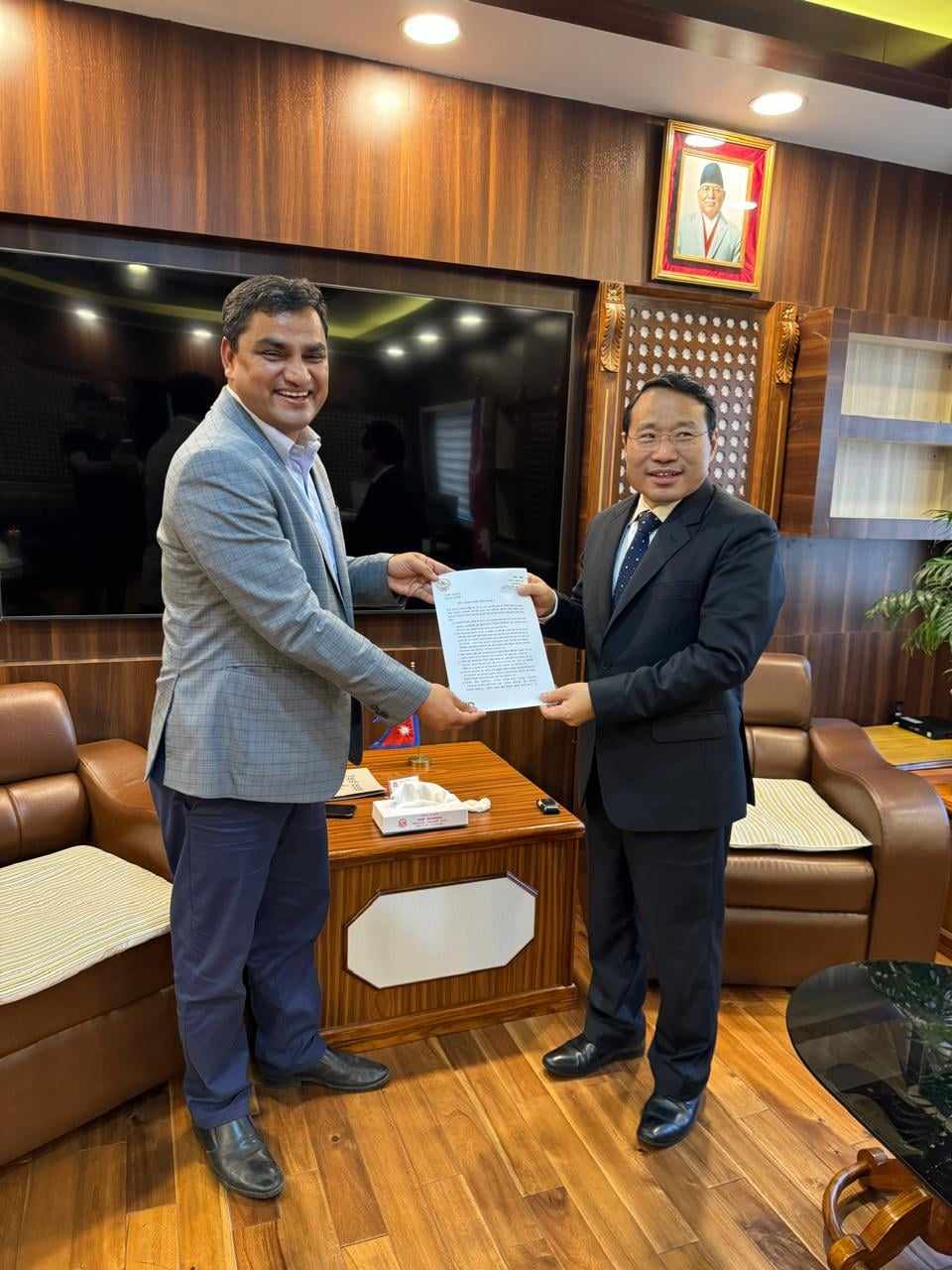 रिङरोडको तेस्रो खण्ड नेपालकै लगानिमा बनाउन अर्थमन्त्रीसँग प्रदिप पौडेलको माग