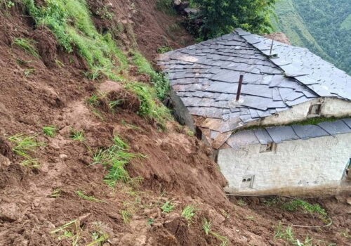 बिपद्का घटनाहरु दैनिक बढ्दो : पोखरामा पहिरोले घर पुरिँदा १ जनाको मृत्यु