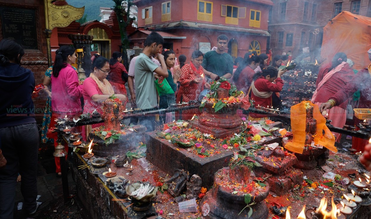 आज हरिशयनी एकादशीमा बुढानिलकण्ठमा श्रद्धालुको घुइँचो