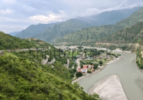 वर्षासँगै आएको पहिरोले बीपी राजमार्ग अवरुद्ध