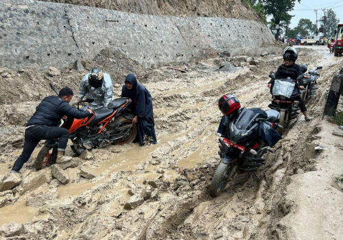अरनिको राजमार्ग फेरि अवरुद्ध