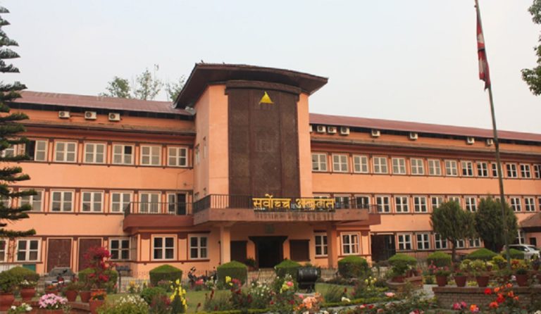 सर्वोच्चमा प्रधानमन्त्री र अर्थमन्त्रीविरुद्ध अदालतको अवहेलनामा मुद्दा दायर