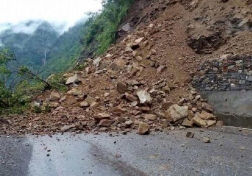 सुक्खा पहिरो खस्दा कान्ति लोकपथ अवरुद्ध