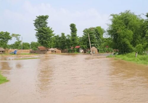 माईखोलाको बाढीले २२ घर डुबानमा, पूर्वपश्चिम राजमार्गमा क्षेति