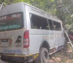 चितवन जाँदै गरेको माइक्रो बस दुर्घटना, १९ जना घाइते