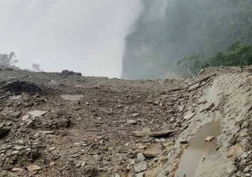 पहिरोले नेपाल–चीन सीमास्तम्भ पुरियो