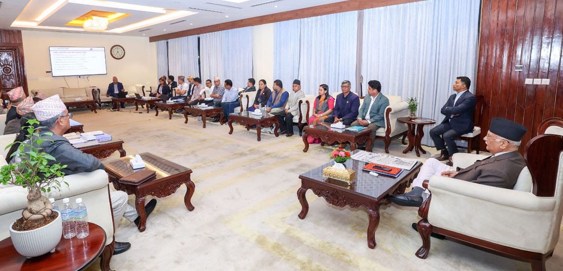 दैलेखको ग्याँस उत्पादन र फलामको उत्खनन् छिटो थाल्न प्रधानमन्त्रीको निर्देशन