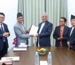 काठमाडौं-तराई द्रुतमार्गको सुरु विन्दु डुकुछापमा सार्ने प्रतिवेदन प्रधानमन्त्रीलाई हस्तान्तरण