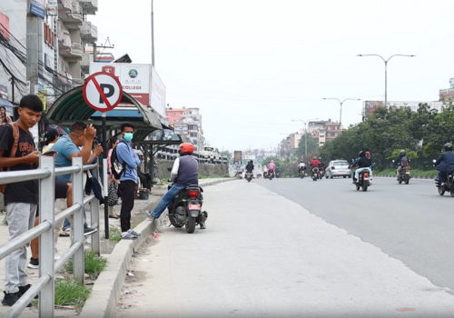 सार्वजनिक गाडी बन्दका कारण आज पनि सर्वसाधारण यात्रु मर्कामा