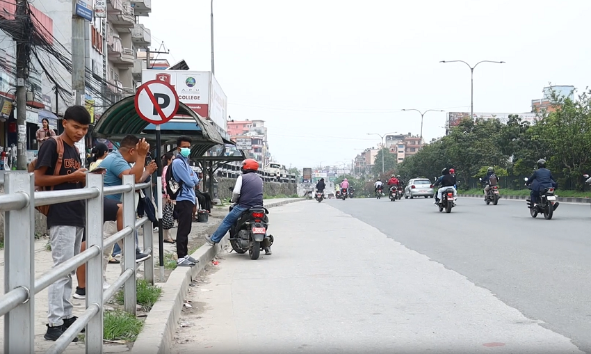 सार्वजनिक गाडी बन्दका कारण आज पनि सर्वसाधारण यात्रु मर्कामा