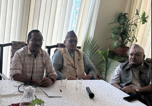 राजावादी बैठक: राजेन्द्र लिङ्देन गयल भएपछि होहल्ला ! कमल थापाले बोल्न पाएनन्