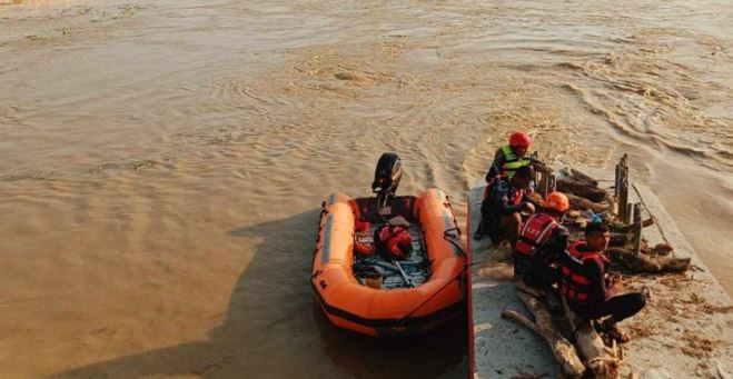सप्तकोशीमा डुबेर सशस्त्र प्रहरीका दुई गोताखोर बेपत्ता